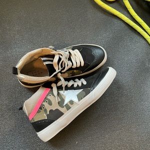 Shu Shop Mid camo sneaker